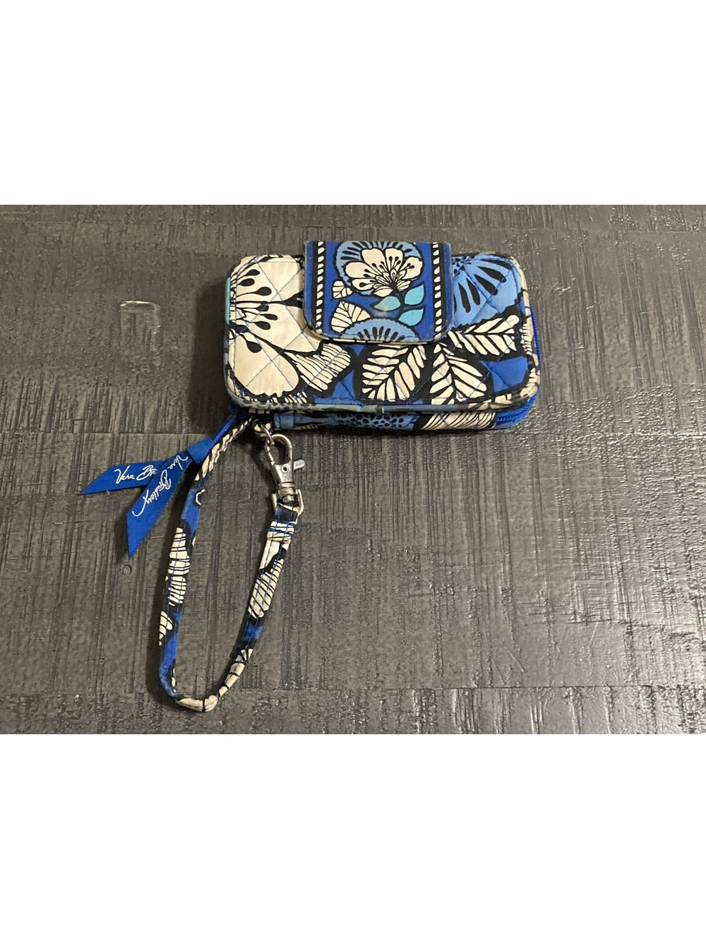 VERA BRADLEY RETIRED BLUE BAYOU ID WRISTLET PURSE WALLET FLORAL QUILTED